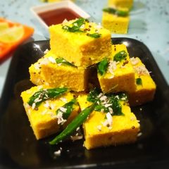 A picture of Khaman Dhokla.