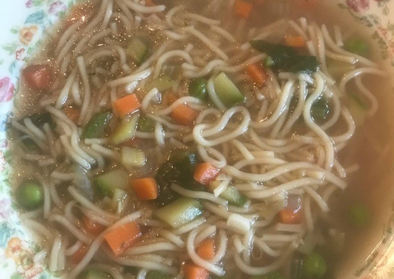 Sopa de vegetales con aire oriental
