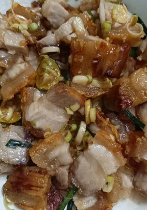 Hình của món (NCKD) Ba chỉ quay giòn bì lắc sả tắc.