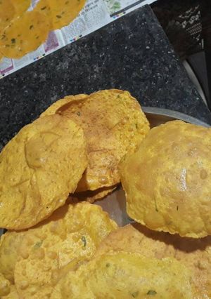 A picture of Beasn or metthi ki papadi.