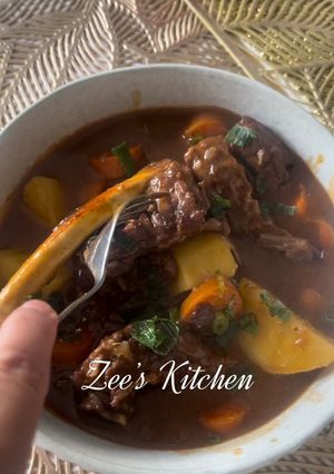 A picture of Beef low ribs stew.