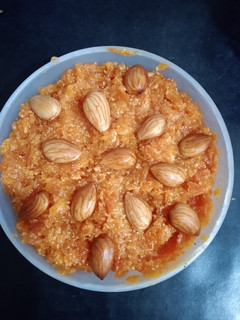 गाजर का हलवा(Gajar ka halwa recipe in Hindi) रेसिपी मुख्य फोटो
