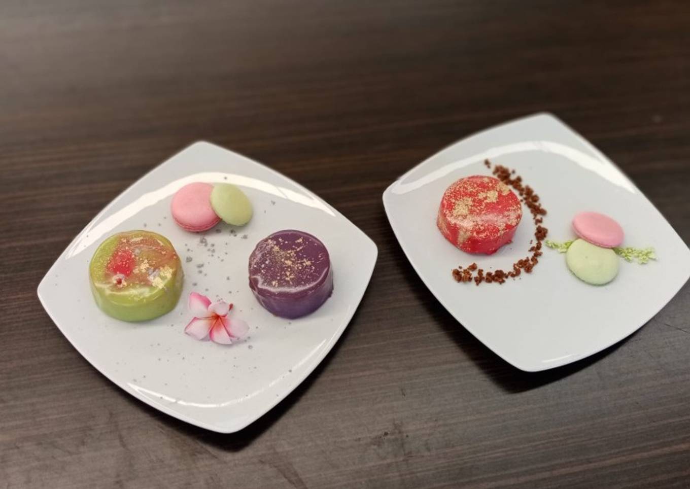 Mousse con glaseado espejo y jelly