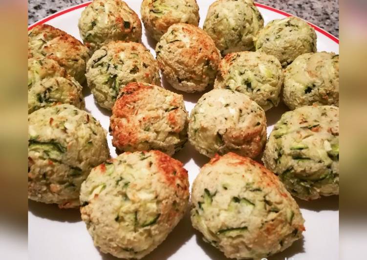 Polpette di ricotta e zucchine nella friggitrice ad aria