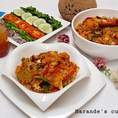 A picture of Manchurian fried rice (cauliflower fried rice).
