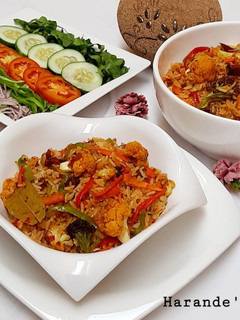 A picture of Manchurian fried rice (cauliflower fried rice).