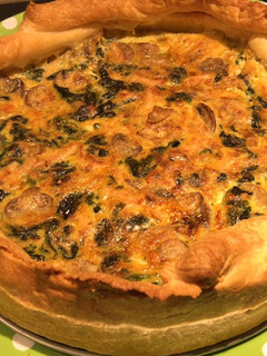 Una foto de Quiche de espinacas, jamón y champiñones