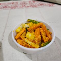 A picture of Gajar mooli pickle.