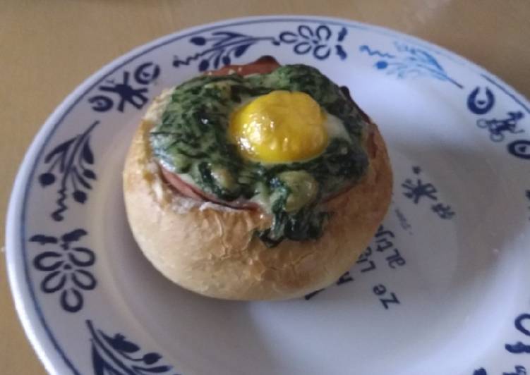 Creamed spinach and egg bread bowl