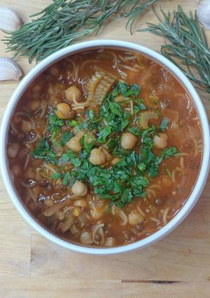 Une photo de 🌱 Soupe coriandre tomate vermicelle