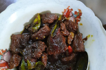 Anti Ribet, Membuat Semur Daging Sapi Pedas Manis Bahan Sederhana