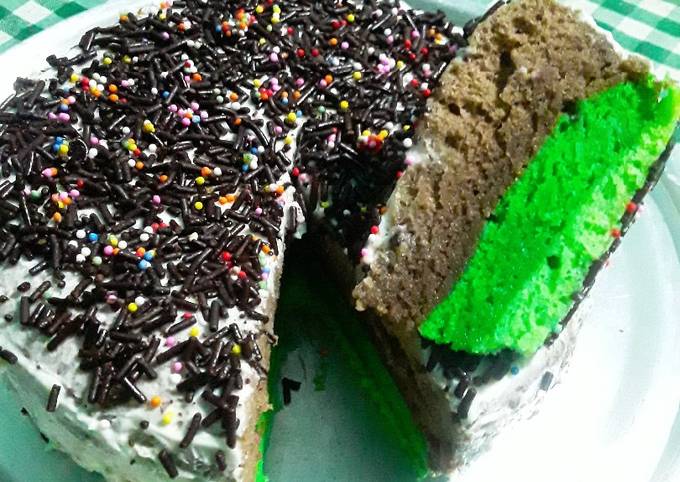 Anti Ribet, Membuat Kue Ultah Kukus Coklat Pandan Ekonomis Untuk Jualan