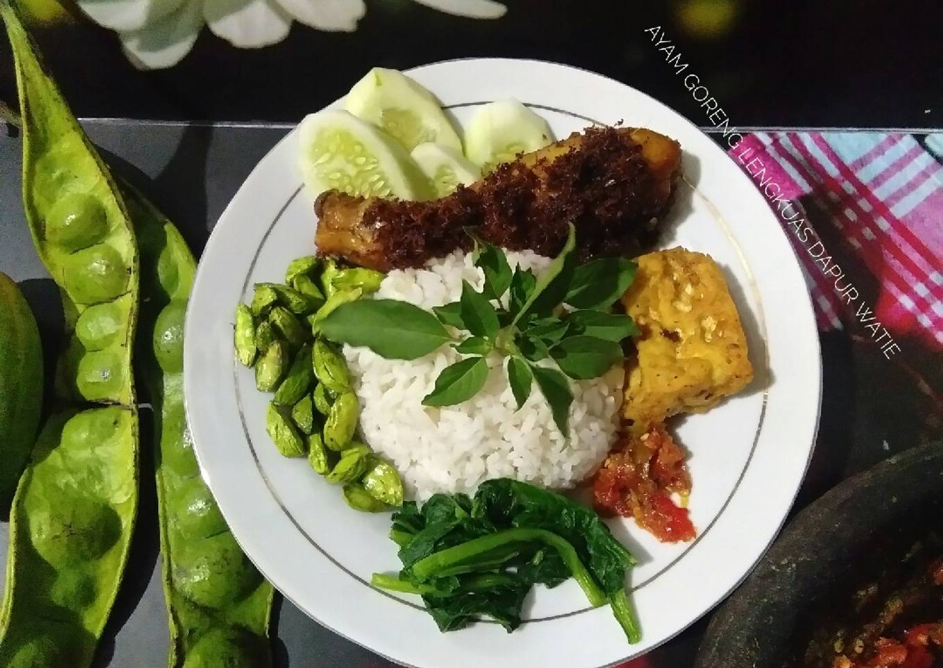 Ayam goreng lengkuas