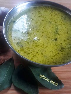 पालक कढी (palak kadhi recipe in marathi) रेसिपी चे मुख्य फोटो
