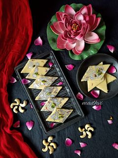 काजू कतली (kaju katli recipe in Hindi) रेसिपी मुख्य फोटो
