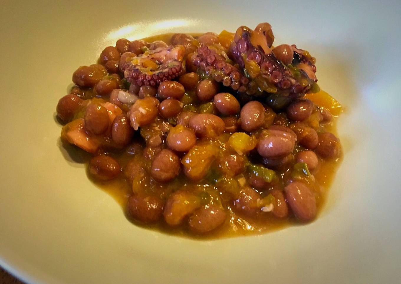 Judías con pulpo