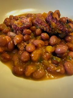Una foto de Judías con pulpo
