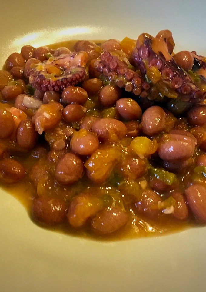 Una foto de Judías con pulpo