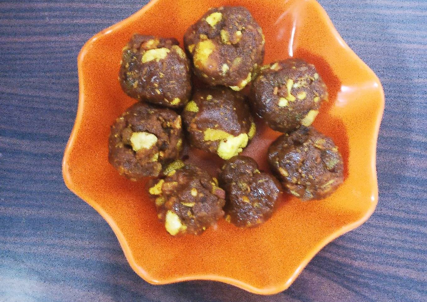 Dry fruits,gud,sonth ke laddu