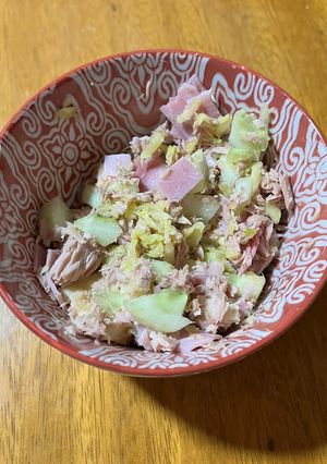 Una foto de Ensalada de atún aburrida pero rica
