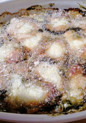 Foto di Parmigiana di melanzane bianca, con pesto alle mandorle e bufala