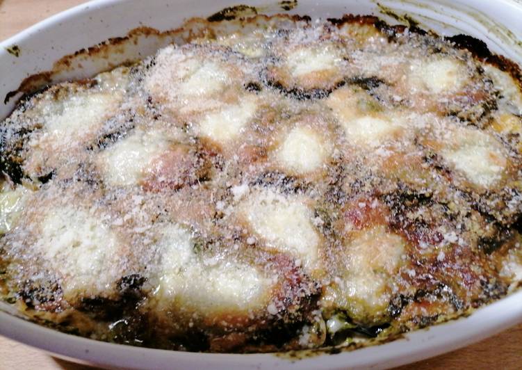 Recipe of Ultimate Parmigiana di melanzane bianca, con pesto alle mandorle e bufala