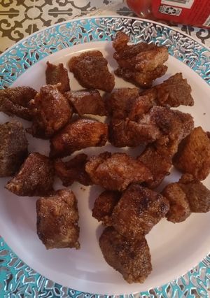 A picture of Fried pork pieces.
