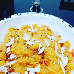 A picture of Besan halwa.