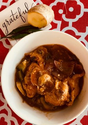 A picture of Chili gravy chicken.