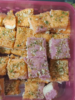 नारियल की बर्फी (nariyal ki barfi recipe in Hindi) रेसिपी मुख्य फोटो