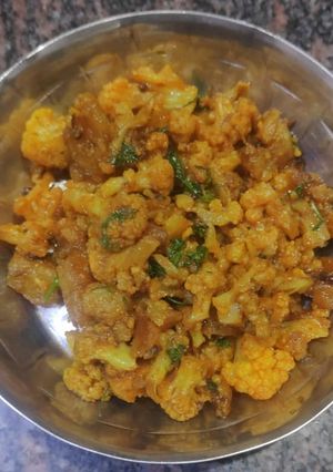 मसालेदार गोभी(Masaledar Gobhi recipe in Hindi) रेसिपी मुख्य फोटो