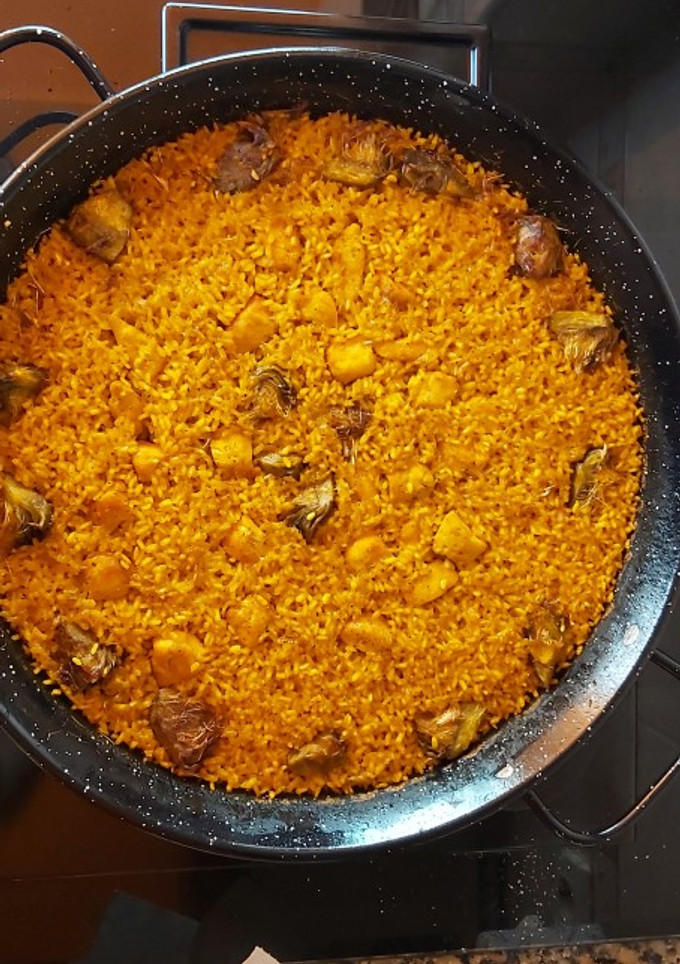 Una foto de Arroz con pollo alcachofas