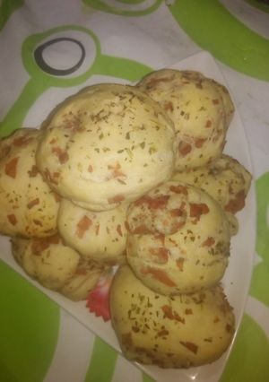 Una foto de Pancitos de jamón y orégano