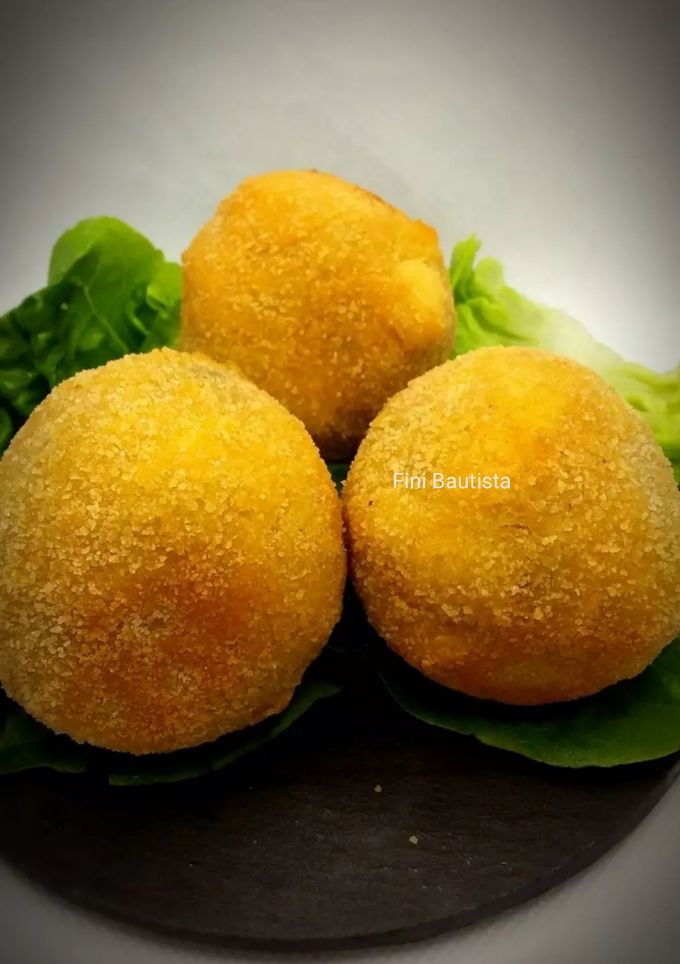 Una foto de Bombas de patata y ternera picada