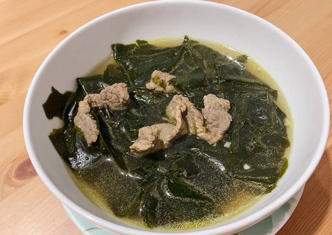 Miyeokguk 미역국 - Korean Seaweed Soup