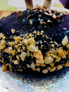 वनीला केक विथ चॉकलेट फ्रॉस्टिंग (Vanilla cake with chocolate frosting recipe in Hindi) रेसिपी मुख्य फोटो