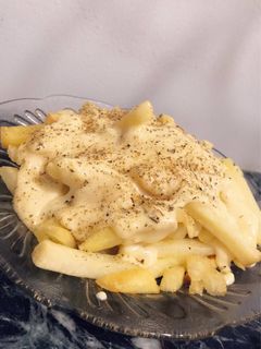 صورة لوصفة بطاطس بصوص الجبنة الشيدر