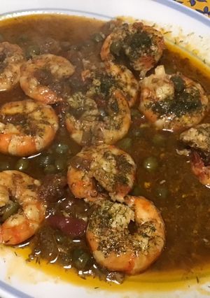 Une photo de Gambas sauvages à la tomate, câpres et aneth