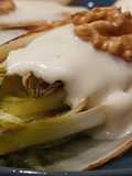 Endivias a la plancha con emulsión de aquafaba al emmental y nueces