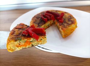 Una foto de Tortilla de bubango, zanahoria y cebolla