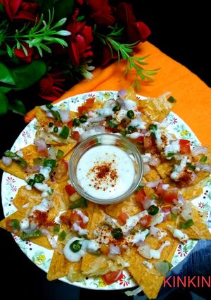 ভেজ লোডেড চিীজি নাচোস(veggie loaded cheesy nachos recipe in bengali) রেসিপির প্রধান ছবি