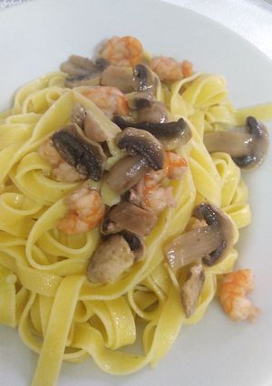 Foto di Tagliatelle gamberi e champignon