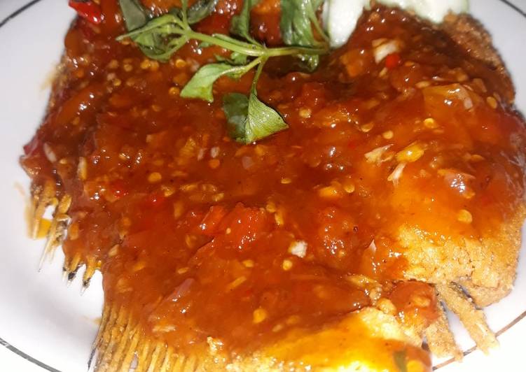 Ikan kakap goreng saos tomat