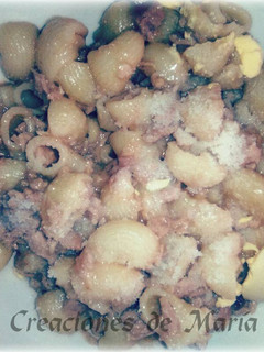Una foto de Macarrones con ketchup de cereza