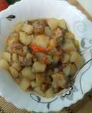 Жаркое со свининой, картофелем и овощами