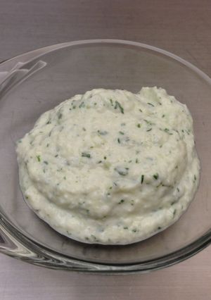 A picture of Tzatziki Sauce.
