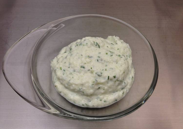 How to Prepare Homemade Tzatziki Sauce