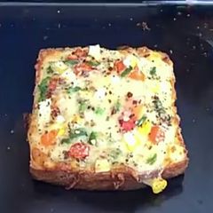 A picture of Bread pizza without oven.