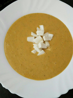 Una foto de Crema de pollo y queso de cabra