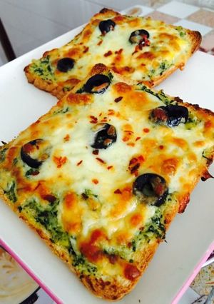 A picture of Cream cheese spinach corn sandwich.